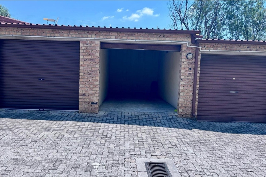 2 Bedroom Property for Sale in Erand Gardens Gauteng