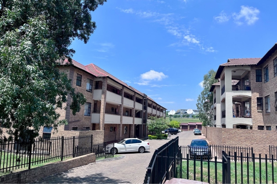 2 Bedroom Property for Sale in Erand Gardens Gauteng