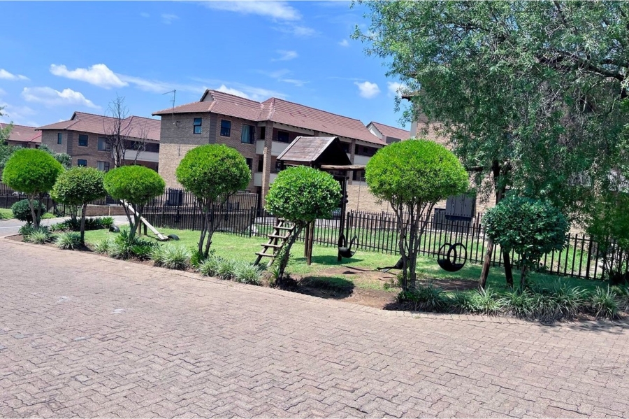 2 Bedroom Property for Sale in Erand Gardens Gauteng