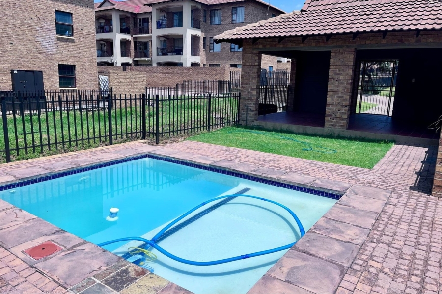 2 Bedroom Property for Sale in Erand Gardens Gauteng