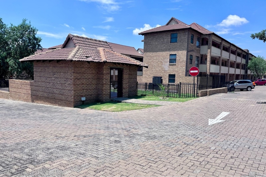 2 Bedroom Property for Sale in Erand Gardens Gauteng