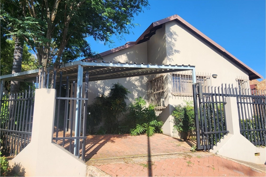 1 Bedroom Property for Sale in Garsfontein Gauteng