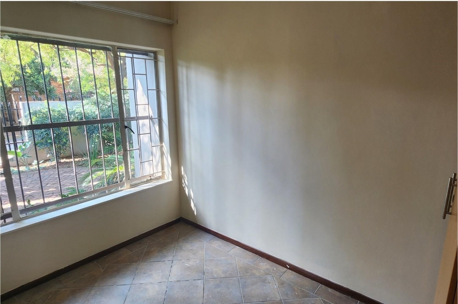 1 Bedroom Property for Sale in Garsfontein Gauteng