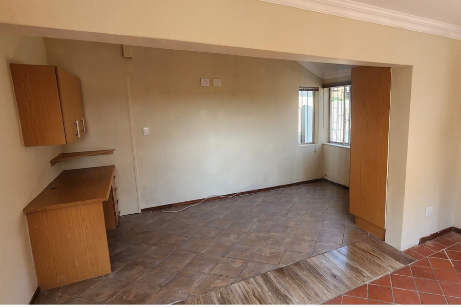 1 Bedroom Property for Sale in Garsfontein Gauteng