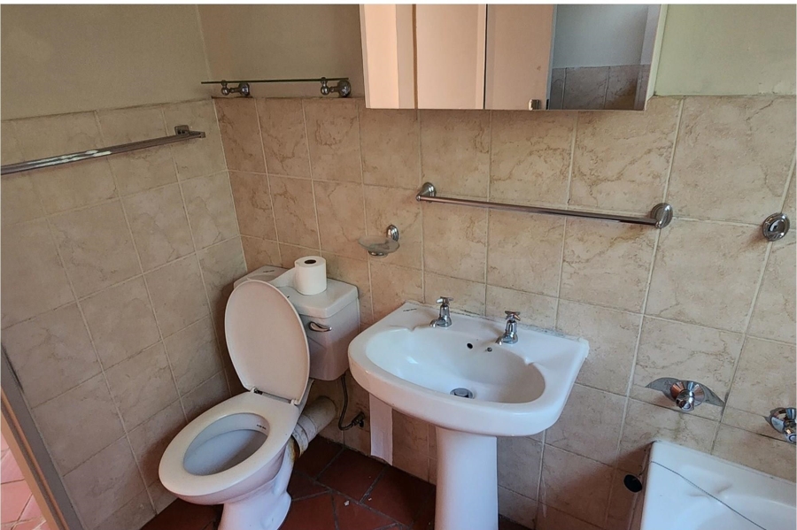 1 Bedroom Property for Sale in Garsfontein Gauteng