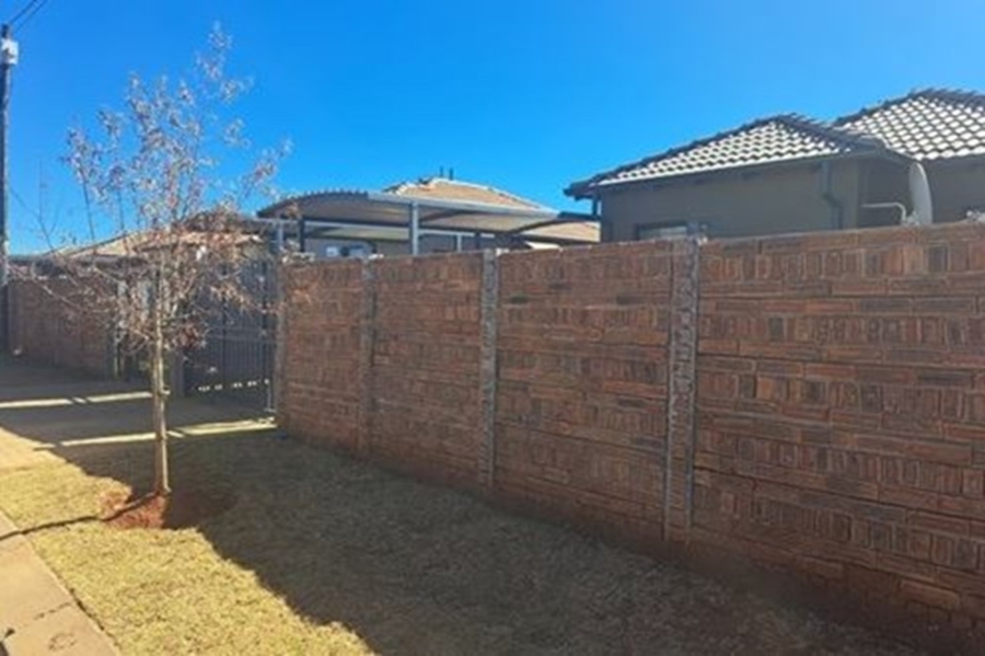 3 Bedroom Property for Sale in Protea Glen Gauteng