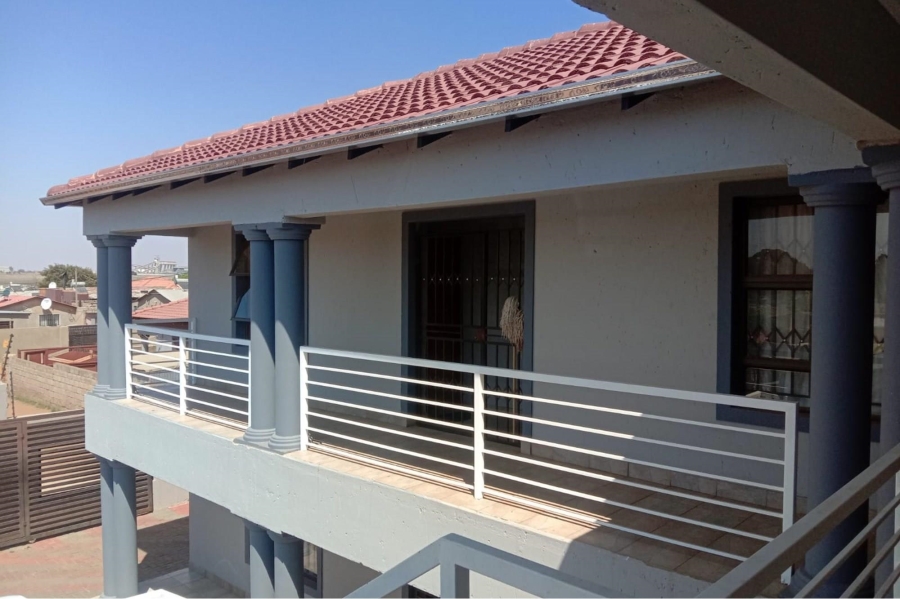 8 Bedroom Property for Sale in Tshepisong Gauteng