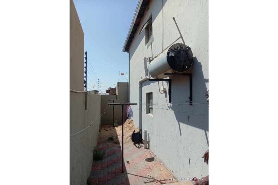 8 Bedroom Property for Sale in Tshepisong Gauteng