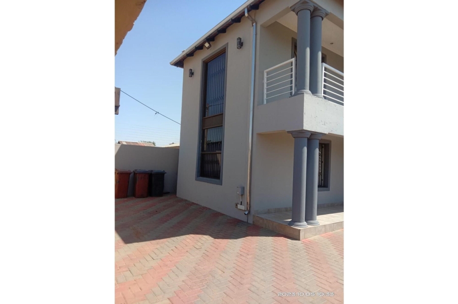 8 Bedroom Property for Sale in Tshepisong Gauteng