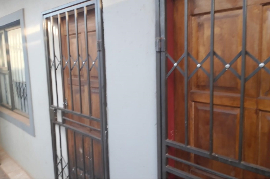 2 Bedroom Property for Sale in Bram Fischerville Gauteng