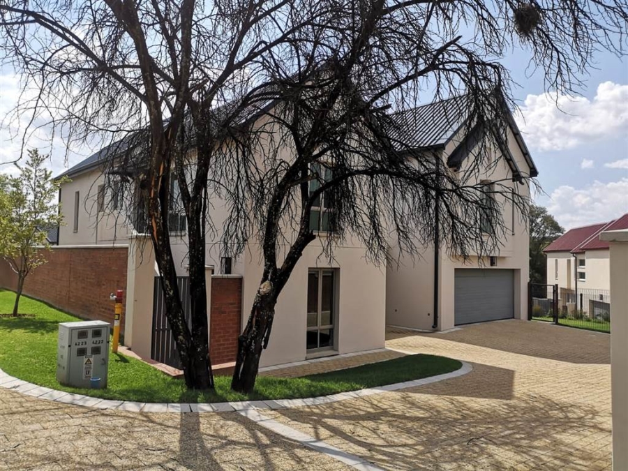 To Let 5 Bedroom Property for Rent in Waterfall Country Estate Gauteng