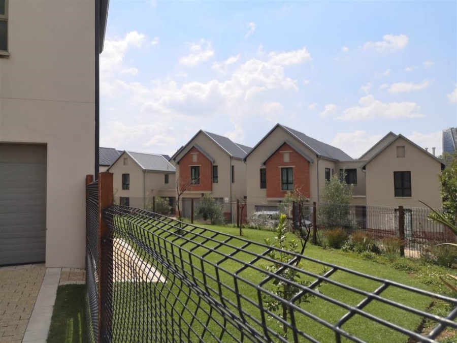 To Let 5 Bedroom Property for Rent in Waterfall Country Estate Gauteng