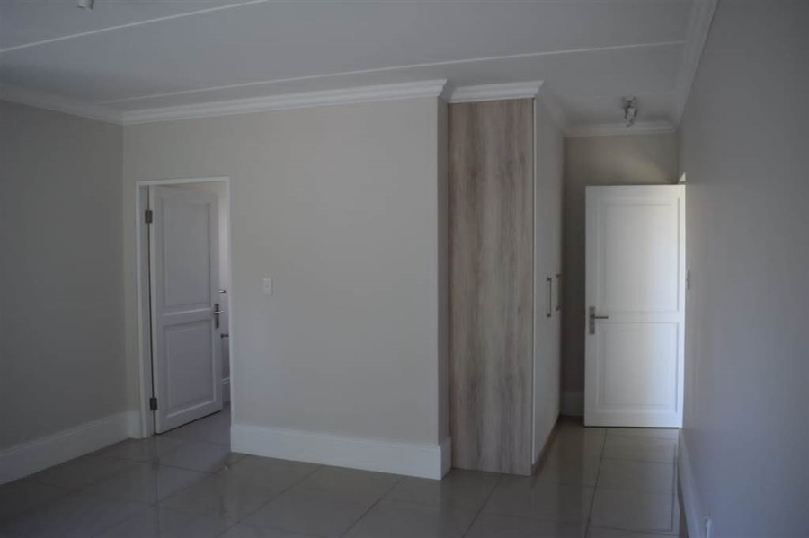 To Let 5 Bedroom Property for Rent in Waterfall Country Estate Gauteng