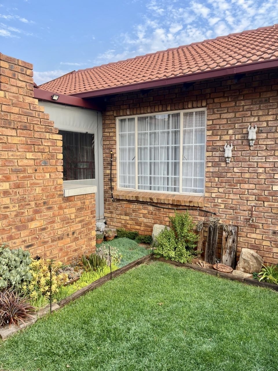 2 Bedroom Property for Sale in Highveld Gauteng