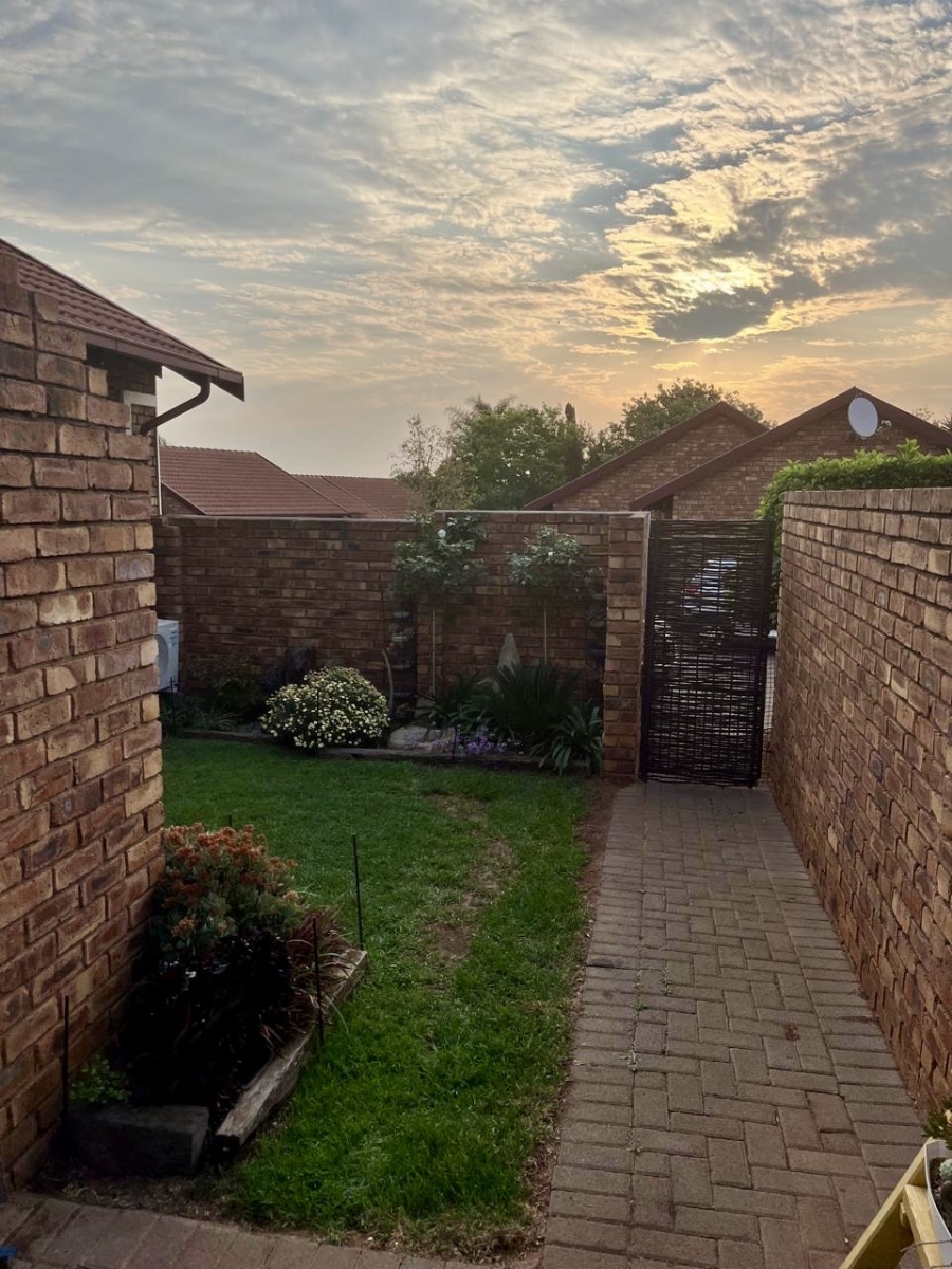 2 Bedroom Property for Sale in Highveld Gauteng