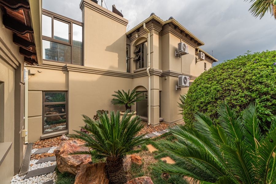 4 Bedroom Property for Sale in Wilro Park Gauteng