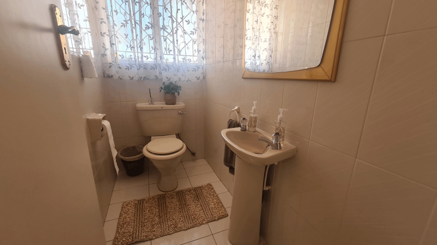 To Let 5 Bedroom Property for Rent in Bryanston Gauteng