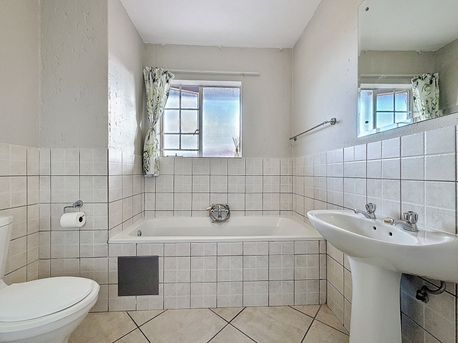 1 Bedroom Property for Sale in The Reeds Gauteng