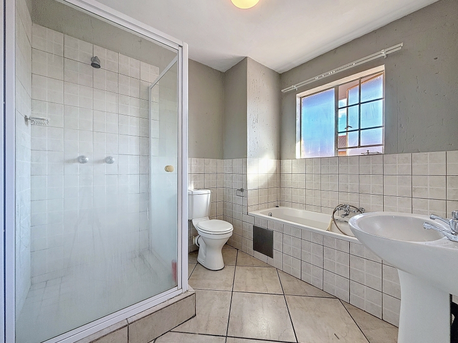 1 Bedroom Property for Sale in The Reeds Gauteng