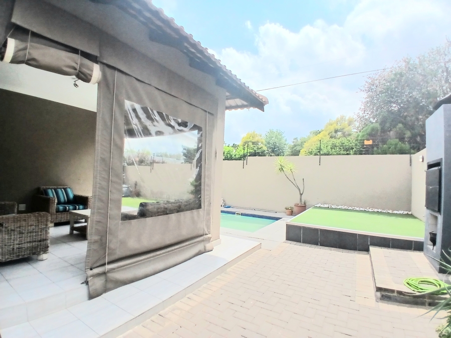 3 Bedroom Property for Sale in Edenvale Central Gauteng