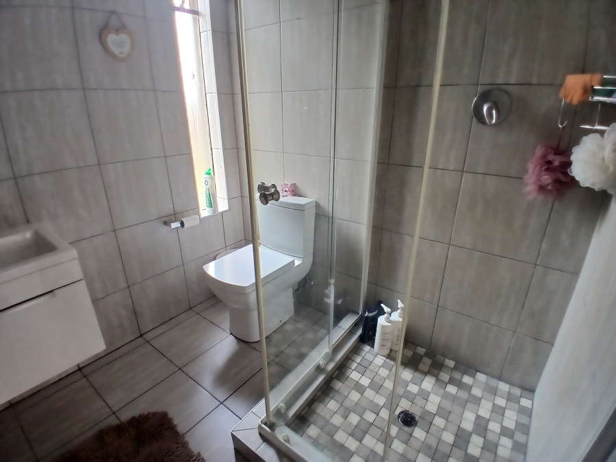 3 Bedroom Property for Sale in Edenvale Central Gauteng