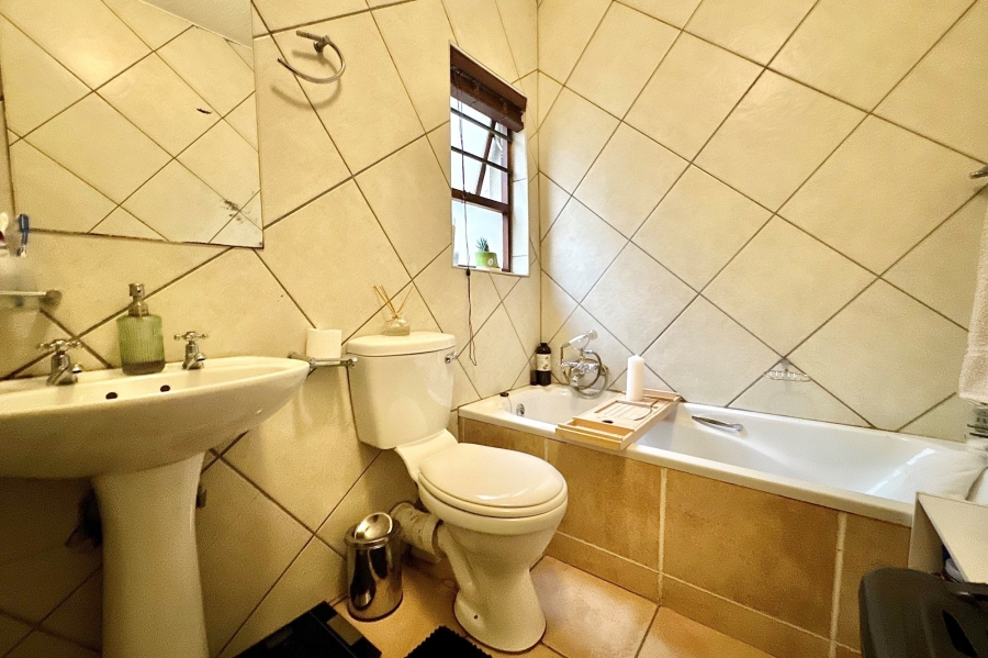 1 Bedroom Property for Sale in Lonehill Gauteng