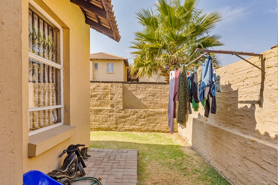 2 Bedroom Property for Sale in Albertsdal Gauteng