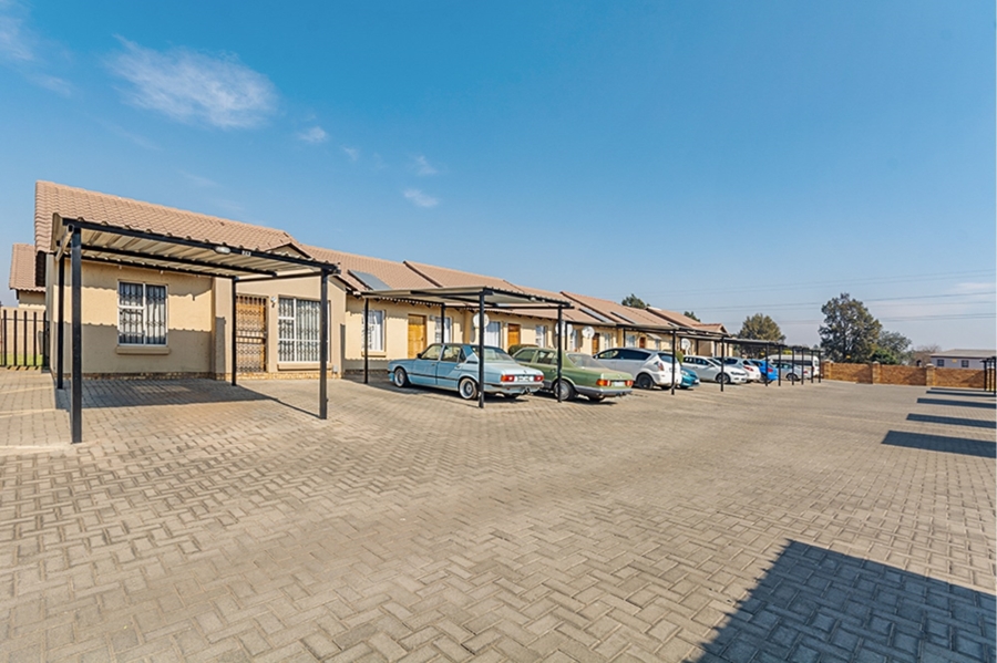 2 Bedroom Property for Sale in Albertsdal Gauteng