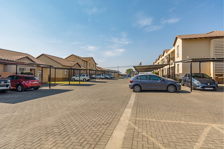 2 Bedroom Property for Sale in Albertsdal Gauteng