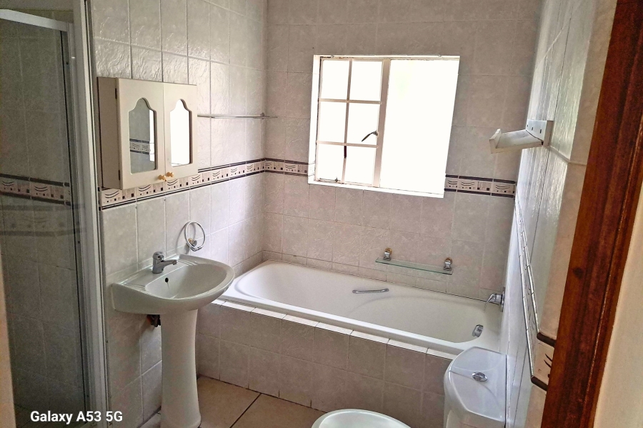 To Let 3 Bedroom Property for Rent in North Riding Gauteng