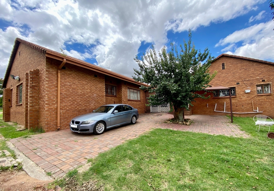 7 Bedroom Property for Sale in Austinview Gauteng