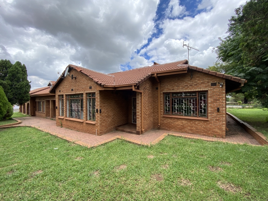 7 Bedroom Property for Sale in Austinview Gauteng