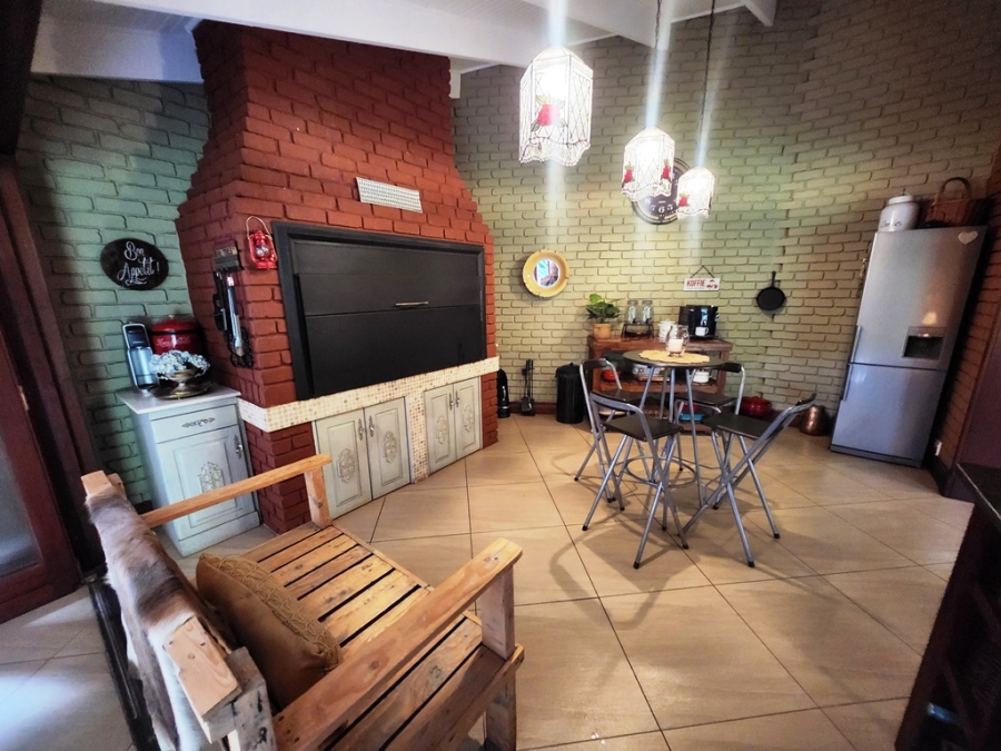 4 Bedroom Property for Sale in Eldoraigne Gauteng