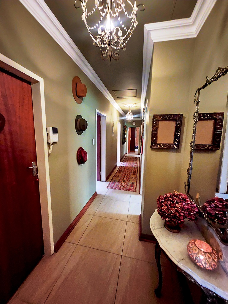 4 Bedroom Property for Sale in Eldoraigne Gauteng