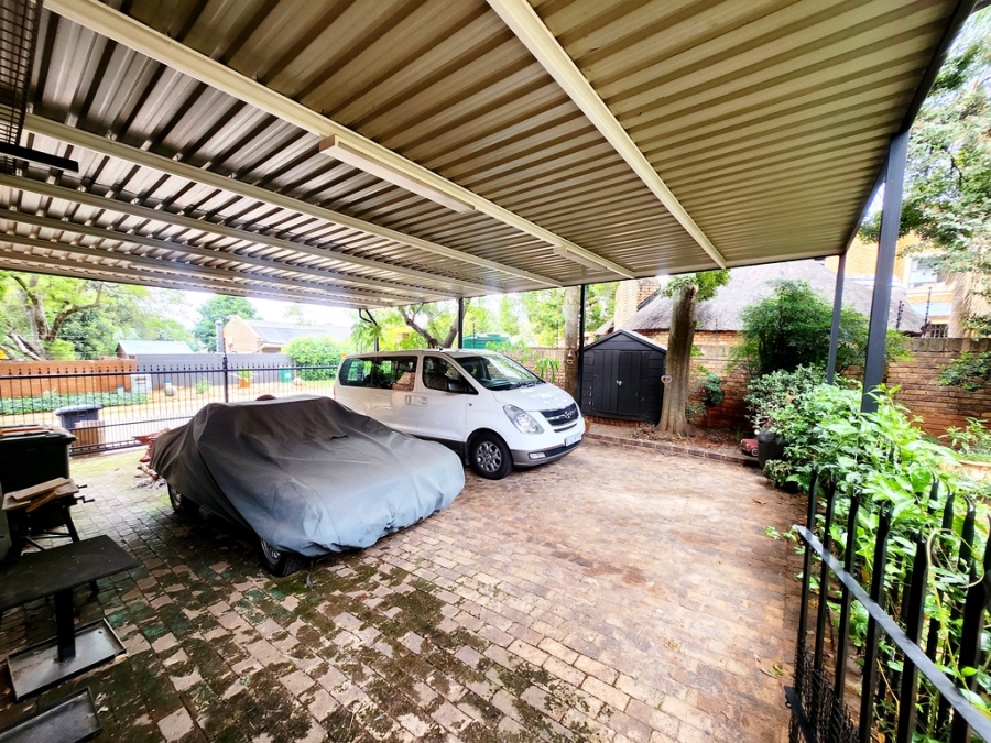 4 Bedroom Property for Sale in Eldoraigne Gauteng