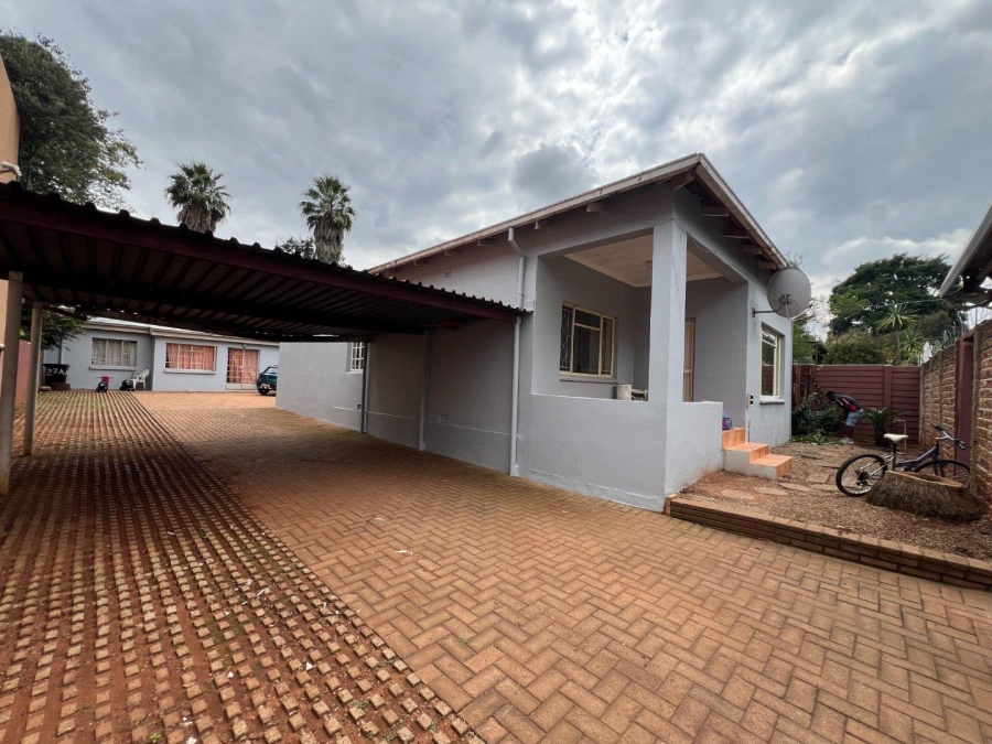 5 Bedroom Property for Sale in Westdene Gauteng