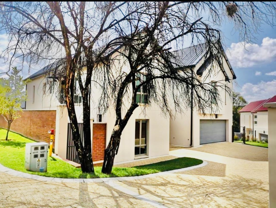 To Let 5 Bedroom Property for Rent in Waterfall Gauteng