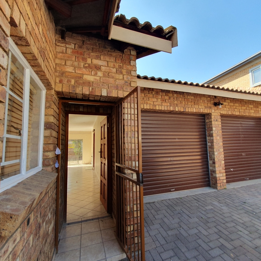 3 Bedroom Property for Sale in Amberfield Gauteng