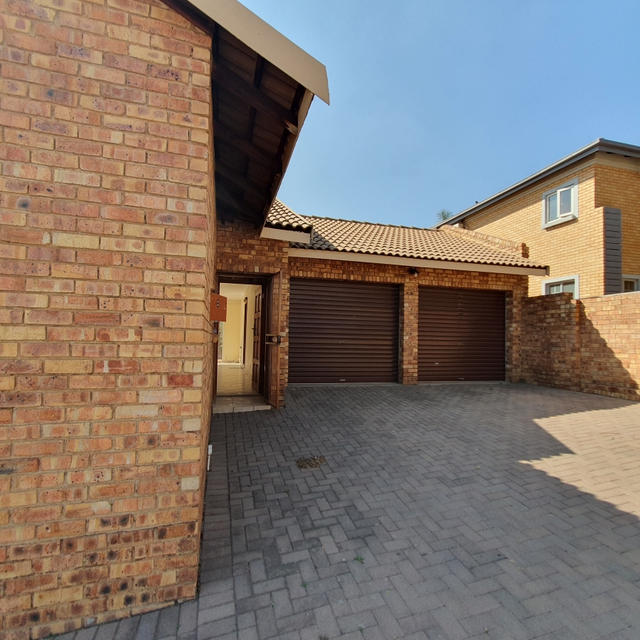 3 Bedroom Property for Sale in Amberfield Gauteng