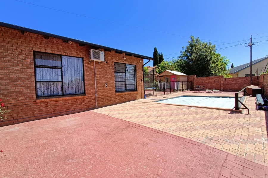 4 Bedroom Property for Sale in Country View Gauteng