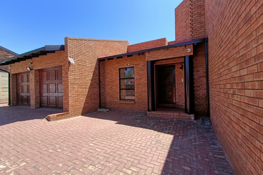 4 Bedroom Property for Sale in Country View Gauteng