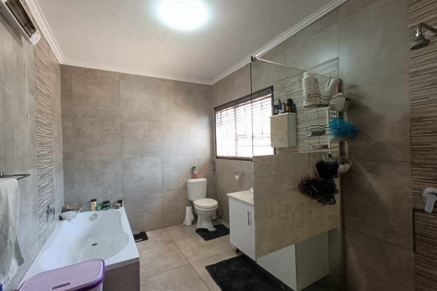 4 Bedroom Property for Sale in Country View Gauteng