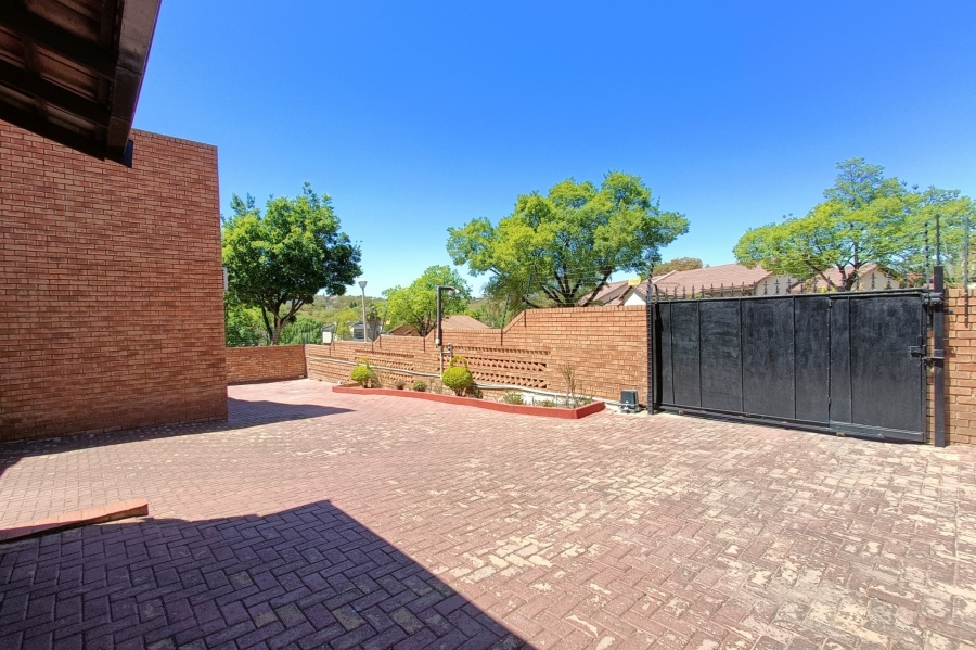 4 Bedroom Property for Sale in Country View Gauteng