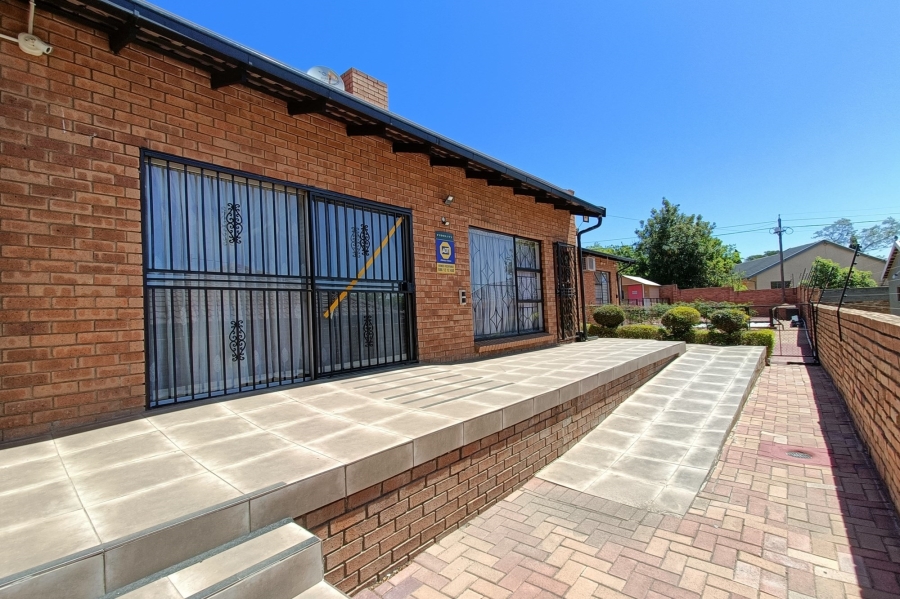 4 Bedroom Property for Sale in Country View Gauteng