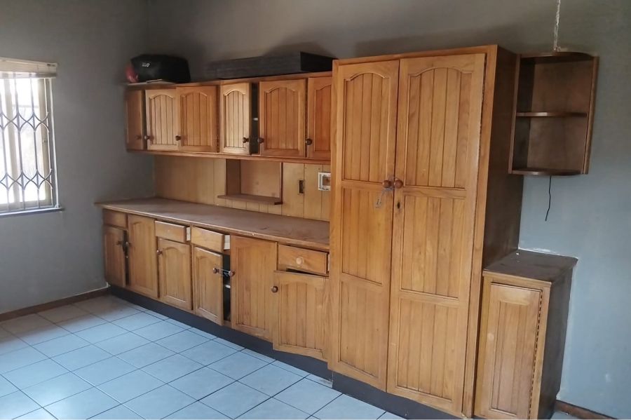 4 Bedroom Property for Sale in Nieuw Muckleneuk Gauteng