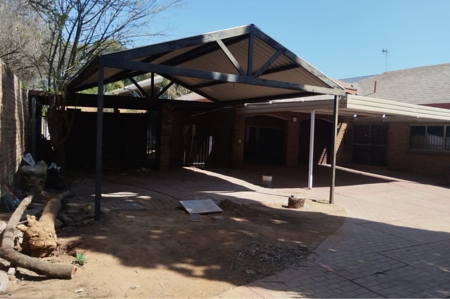 4 Bedroom Property for Sale in Nieuw Muckleneuk Gauteng