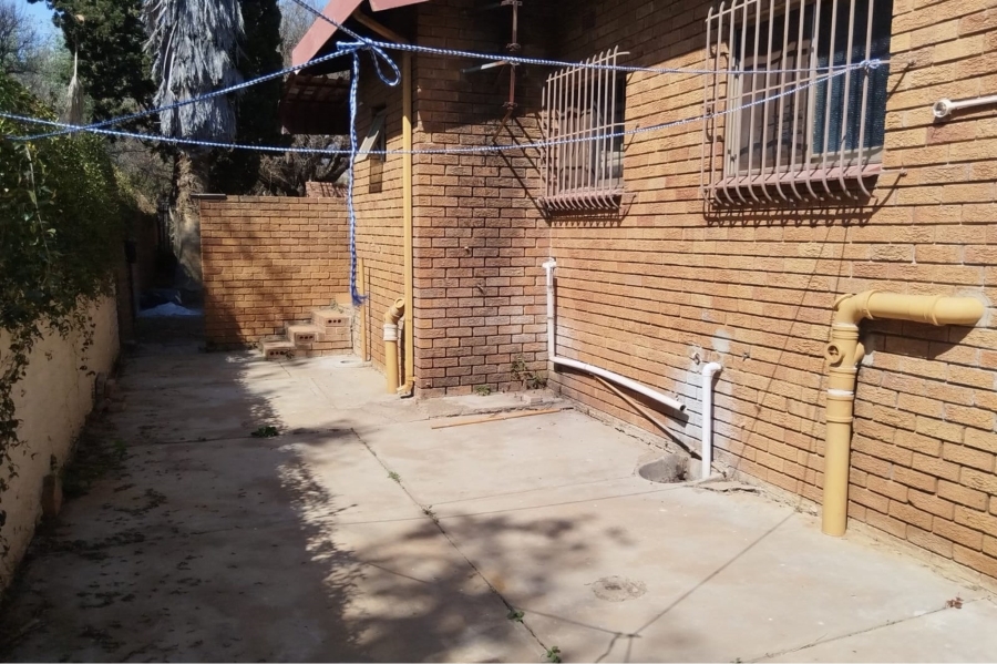 4 Bedroom Property for Sale in Nieuw Muckleneuk Gauteng