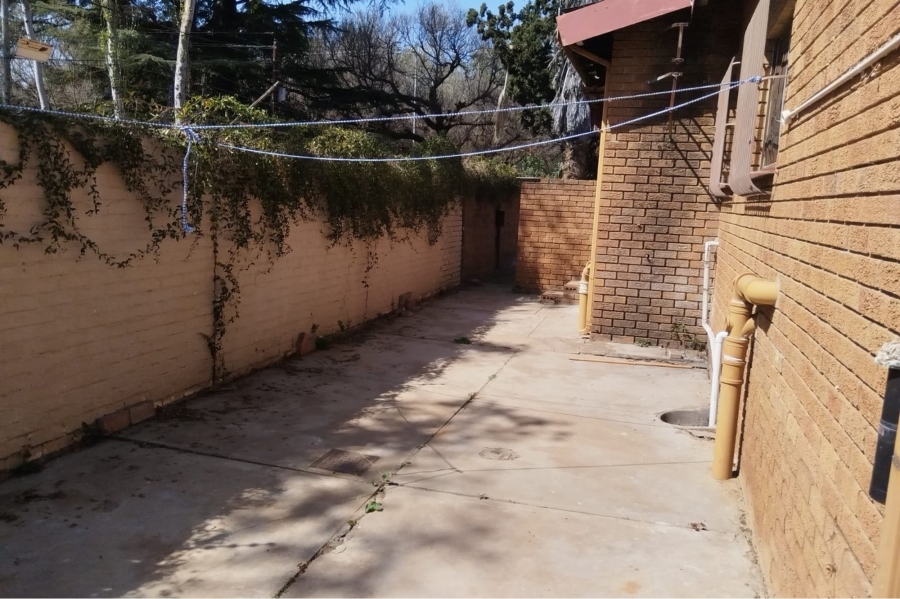 4 Bedroom Property for Sale in Nieuw Muckleneuk Gauteng