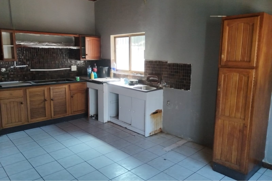 4 Bedroom Property for Sale in Nieuw Muckleneuk Gauteng