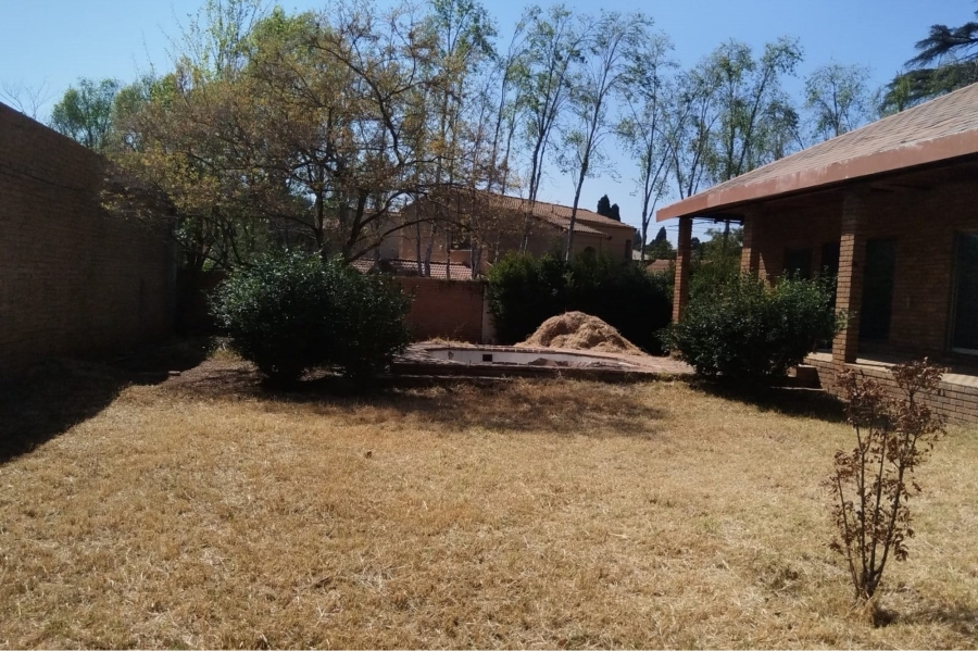 4 Bedroom Property for Sale in Nieuw Muckleneuk Gauteng